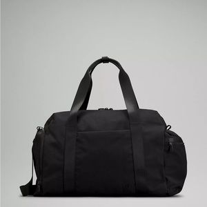 Lululemon Command the Day Duffle Bag 37L